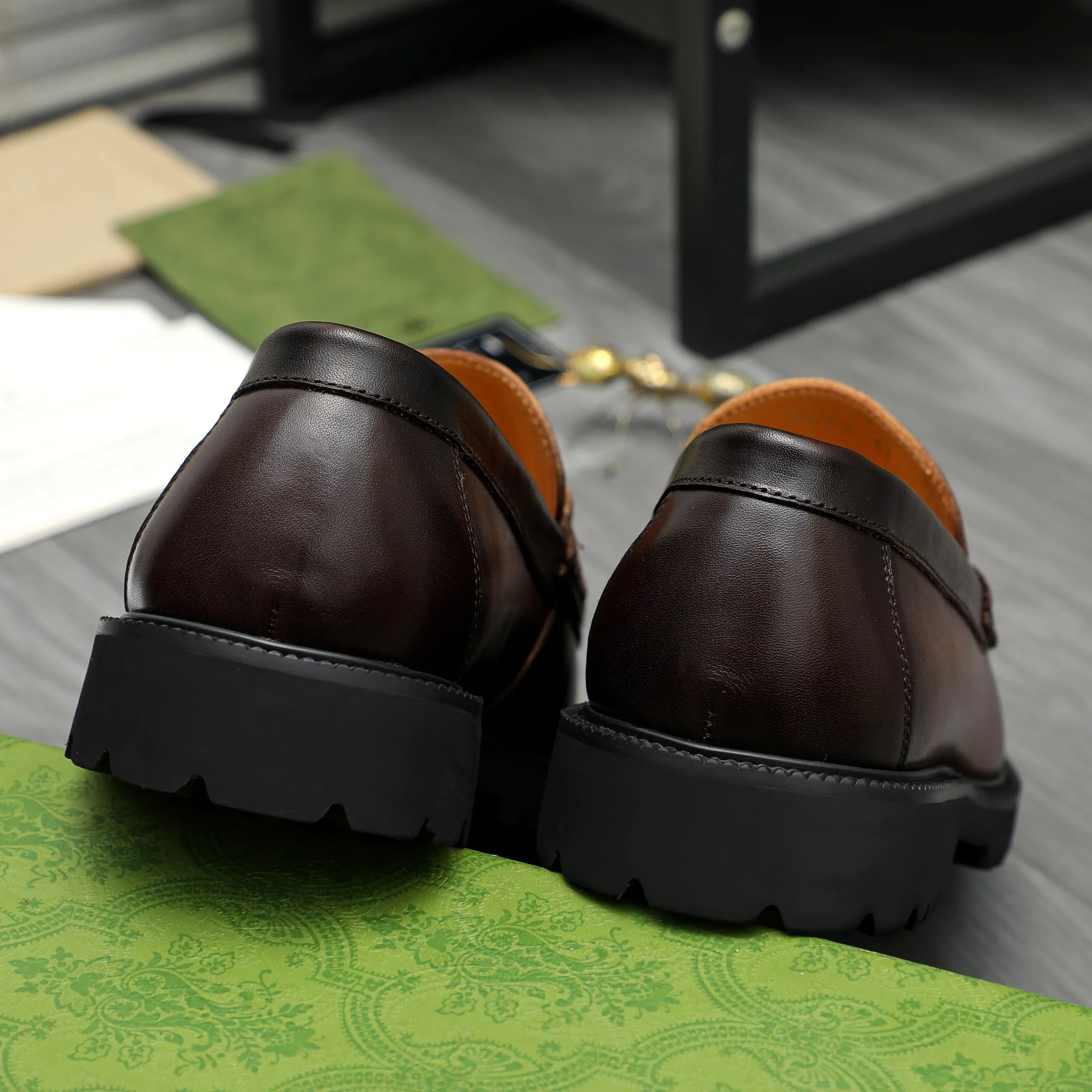 Men's shoes 💰p560 Product trademark: GUCCI "Gucci" business slip-on leather shoes Regular size: 38-46 (38.45.46 custom-made, non-returnable) Product materials: Selected color-brushed cowhide upper, cowhide lining, non-slip rubber outsole